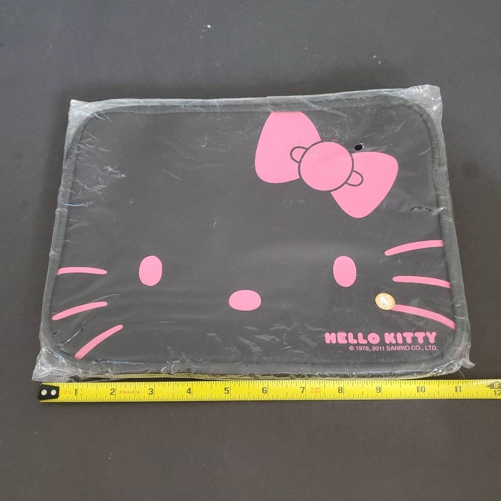 Hello Kitty zipper foam bag x 2